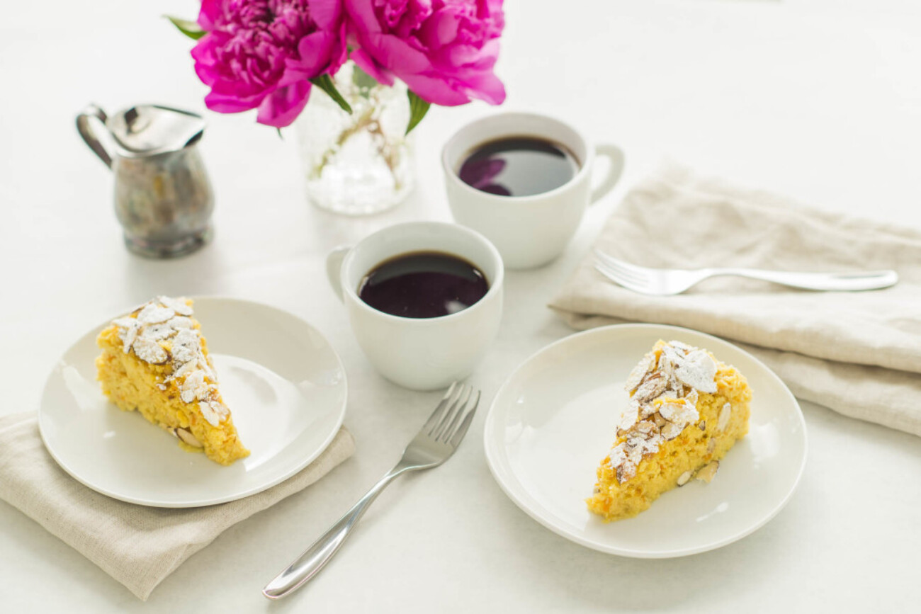 breakfast photo with coffee and cake